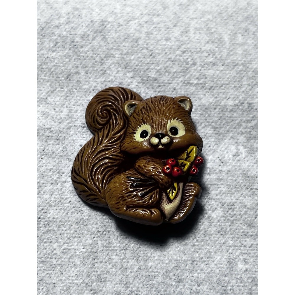 Cute Collectible Brooch Pin Fall Squirrel Holding Berries‎ Signed 1982 Hallmark - Picture 2 of 9